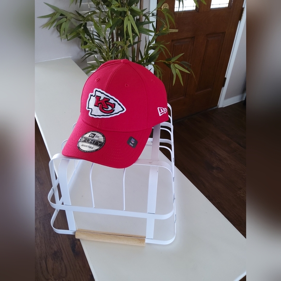 Kansas City Chiefs New Era Red 9FORTY Cap with Emblem - Picture 2 of 6